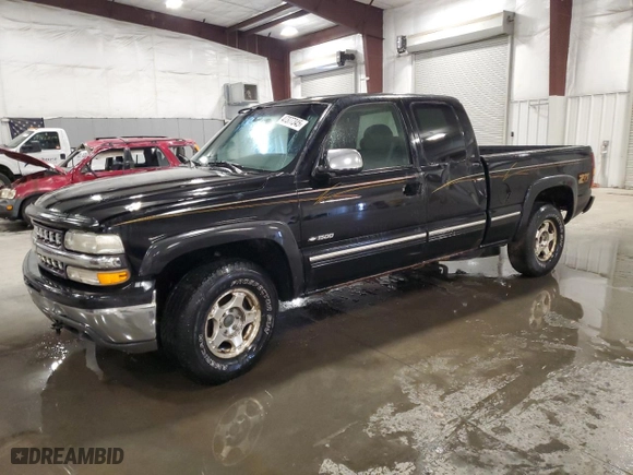 2000 Chevrolet Silverado 1500 LT with VIN 1GCEK19T9YE178779, listed as a Copart auction lot 47377345 with 254,295 mi miles and Clean Title. Bid and sale history available at carsss.com. Image 1.