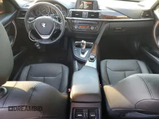 2015 BMW 3 Series 328i xDrive z VIN WBA3B5C56FF960700, wystawiony jako Copart lot #56754225 z przebiegiem 121 966 mil mil oraz Szkoda całkowita • Salvage title. Historia ofert i sprzedaży dostępna na DreamBid. Obrazek 8.