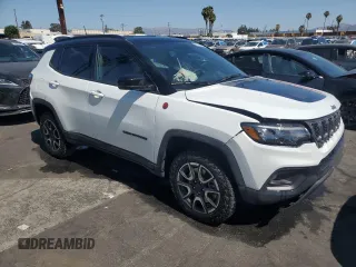 2025 Jeep Compass Trailhawk with VIN 3C4NJDDN4ST536911, listed as a Copart auction lot 65444215 with 16,172 mi miles and Clean title. Bid and sale history available at DreamBid. Image 4.