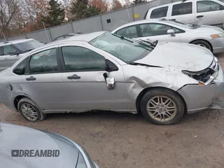 2009 Ford Focus SE z VIN 1FAHP35N89W154055, wystawiony jako IAAI lot #41680350 z przebiegiem 165 476 mil mil oraz . Historia ofert i sprzedaży dostępna na DreamBid. Obrazek 13.