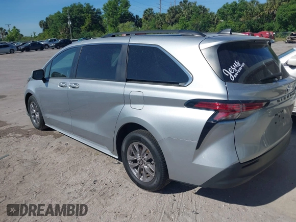 2021 Toyota Sienna LE with VIN 5TDBRKEC2MS021058, listed as a IAAI auction lot 41863947 with 73,608 mi miles. Bid and sale history available at carsss.com. Image 3.