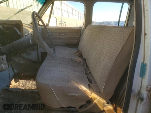 1974 Chevrolet Suburban z VIN CCY164F189473, wystawiony jako Copart lot #49678415 z przebiegiem Nie podano mil oraz Czysty tytuł • Clean title. Historia ofert i sprzedaży dostępna na DreamBid. Obrazek 7.