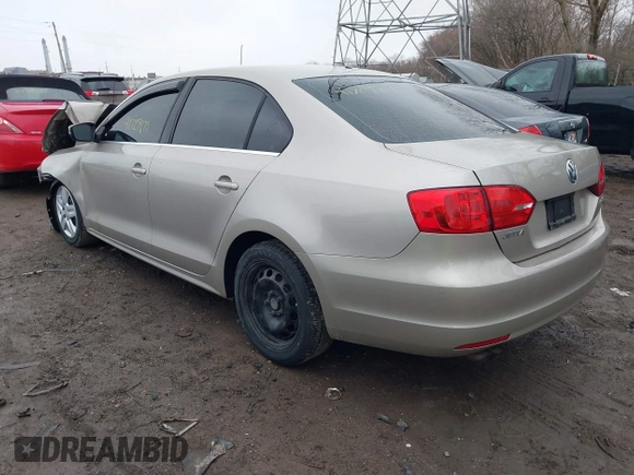 2013 Volkswagen Jetta Sedan SE with VIN 3VWDP7AJ6DM282450, listed as a IAAI auction lot 41729871 with 155,328 mi miles. Bid and sale history available at carsss.com. Image 3.