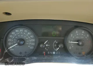 2008 Mercury Grand Marquis LS z VIN 2MEFM75V68X649535, wystawiony jako Copart lot #53817595 z przebiegiem 138 898 mil mil oraz Szkody całkowita. Historia ofert i sprzedaży dostępna na DreamBid. Obrazek 9.