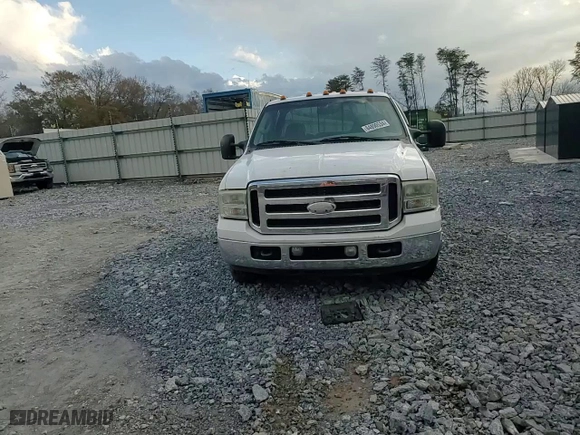 2005 Ford Super Duty F-350 DRW XL with VIN 1FTWW32P55EA54456, listed as a Copart auction lot 84890534 with 128,220 mi miles and Salvage Title. Bid and sale history available at carsss.com. Image 10.