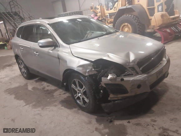 2013 Volvo XC60 T6 with VIN YV4902DZ9D2447347, listed as a IAAI auction lot 41791033 with 165,112 mi miles. Bid and sale history available at carsss.com. Image 1.