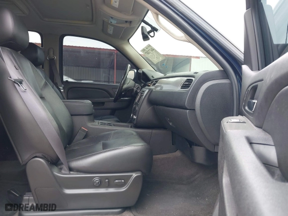 2011 Chevrolet Avalanche LTZ with VIN 3GNTKGE32BG251904, listed as a IAAI auction lot 41677307 with 143,653 mi miles. Bid and sale history available at carsss.com. Image 5.