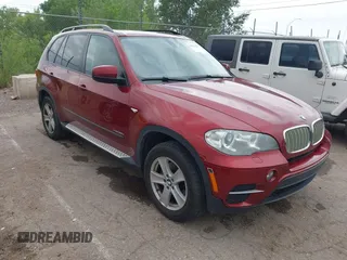 2012 BMW X5 35d z VIN 5UXZW0C51CL667268, wystawiony jako IAAI lot #42825099 z przebiegiem 253 365 mil mil oraz . Historia ofert i sprzedaży dostępna na DreamBid. Obrazek 1.