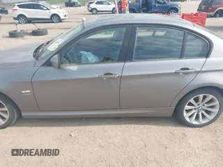 2011 BMW 3 Series 328i xDrive z VIN WBAPK5C52BF123454, wystawiony jako IAAI lot #42108474 z przebiegiem 111 165 mil mil oraz . Historia ofert i sprzedaży dostępna na DreamBid. Obrazek 14.
