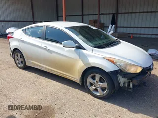 2013 Hyundai Elantra GLS z VIN 5NPDH4AE0DH269801, wystawiony jako IAAI lot #42161720 z przebiegiem 133 715 mil mil oraz . Historia ofert i sprzedaży dostępna na DreamBid. Obrazek 1.