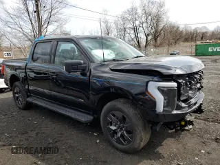 2024 Ford F-150 Lightning Flash z VIN 1FT6W3L78RWG03307, wystawiony jako Copart lot #58934425 z przebiegiem 3621 mil mil oraz Szkody całkowita. Historia ofert i sprzedaży dostępna na DreamBid. Obrazek 4.