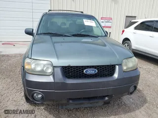 2006 Ford Escape XLT with VIN 1FMYU93166KB46038, listed as a IAAI auction lot 41877801 with 278,459 mi miles. Bid and sale history available at carsss.com. Image 6.