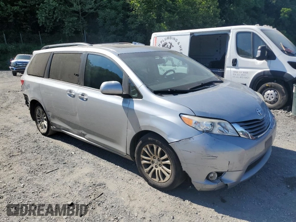 2016 Toyota Sienna XLE with VIN 5TDYK3DC0GS752355, listed as a Copart auction lot 61857925 with 146,949 mi miles and Salvage title. Bid and sale history available at DreamBid. Image 4.