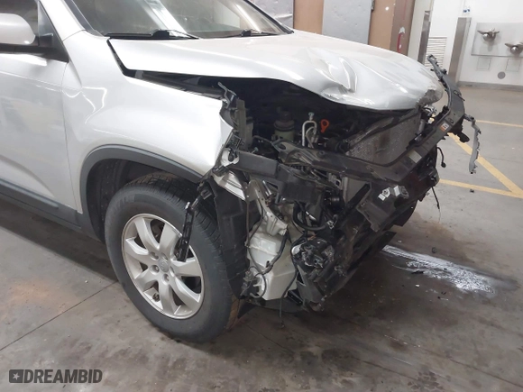2013 Kia Sorento LX with VIN 5XYKT3A69DG389015, listed as a IAAI auction lot 41852399 with 52,407 mi miles. Bid and sale history available at carsss.com. Image 6.