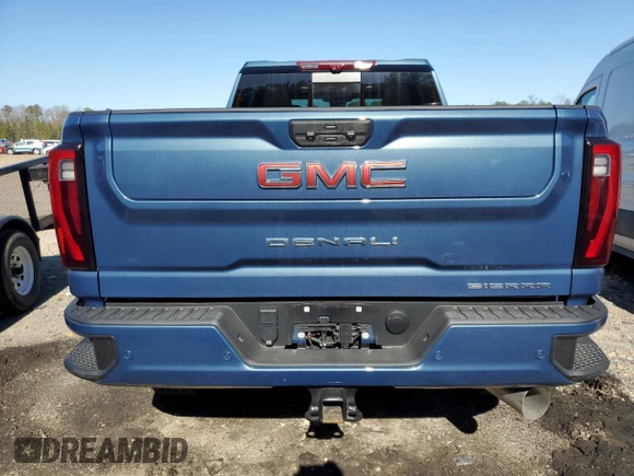 2024 GMC Sierra 2500HD Denali z VIN 1GT49REY5RF381137, wystawiony jako Copart lot #47956675 z przebiegiem 3 299 mil mil oraz Szkoda całkowita • Salvage title. Historia ofert i sprzedaży dostępna na DreamBid. Obrazek 6.