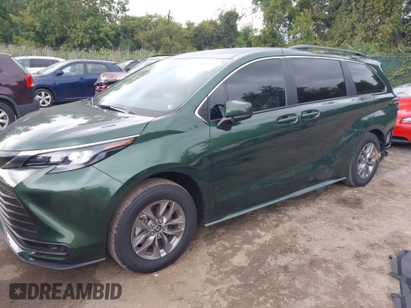 2024 Toyota Sienna LE with VIN 5TDKSKFC1RS129035, listed as a IAAI auction lot 40413615 with 4,834 mi miles. Bid and sale history available at carsss.com. Image 21.