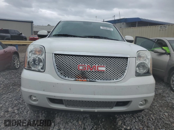 2013 GMC Yukon Denali with VIN 1GKS1EEF2DR279005, listed as a Copart auction lot 70446104 with 209,564 mi miles and Salvage Title. Bid and sale history available at carsss.com. Image 5.