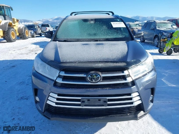 2018 Toyota Highlander SE with VIN 5TDJZRFH7JS867633, listed as a IAAI auction lot 41563063 with 129,190 mi miles. Bid and sale history available at carsss.com. Image 12.