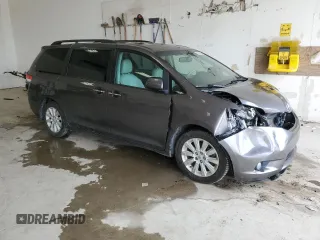 2012 Toyota Sienna XLE с VIN 5TDDK3DC8CS042919, выставлен на аукционе Copart как лот 62644385 с пробегом 135 252 миль миль и Списание • Salvage title. История ставок и продаж доступна на DreamBid. Изображение 4.
