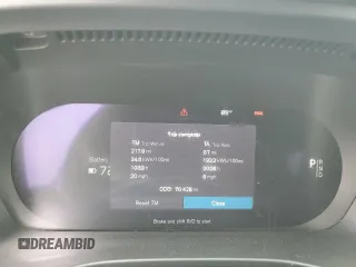 2021 Volvo XC40 z VIN YV4ED3UR8M2611762, wystawiony jako Copart lot #53993175 z przebiegiem 70 428 mil mil oraz Tytuł czysty. Historia ofert i sprzedaży dostępna na DreamBid. Obrazek 9.