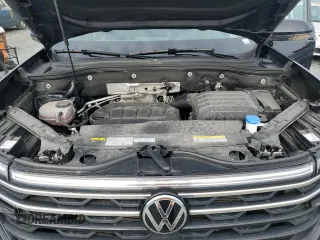 2024 Volkswagen Atlas Peak Edition SE z VIN 1V2CR2CA5RC599779, wystawiony jako Copart lot #49791115 z przebiegiem 25 580 mil mil oraz Szkoda całkowita • Salvage title. Historia ofert i sprzedaży dostępna na DreamBid. Obrazek 12.