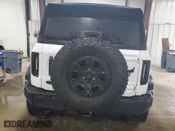 2023 Ford Bronco z VIN 1FMEE5DP9PLC00732, wystawiony jako Copart lot #60123165 z przebiegiem 10 672 mil mil oraz Szkoda całkowita • Salvage title. Historia ofert i sprzedaży dostępna na DreamBid. Obrazek 6.