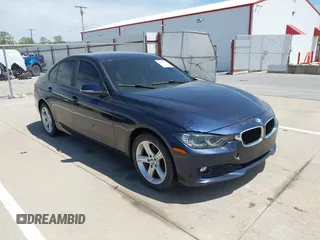 2013 BMW 3 Series 320i xDrive с VIN WBA3C3C54DF981821, выставлен на аукционе IAAI как лот 42252523 с пробегом 109 260 миль миль и . История ставок и продаж доступна на DreamBid. Изображение 1.