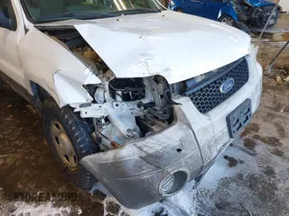 2006 Ford Escape XLS z VIN 1FMCU92Z16KC62653, wystawiony jako IAAI lot #42036057 z przebiegiem 214 465 mil mil oraz . Historia ofert i sprzedaży dostępna na DreamBid. Obrazek 6.