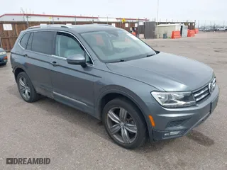 2020 Volkswagen Tiguan SE with VIN 3VV2B7AX3LM103195, listed as a IAAI auction lot 41847710 with 40,782 mi miles. Bid and sale history available at carsss.com. Image 1.
