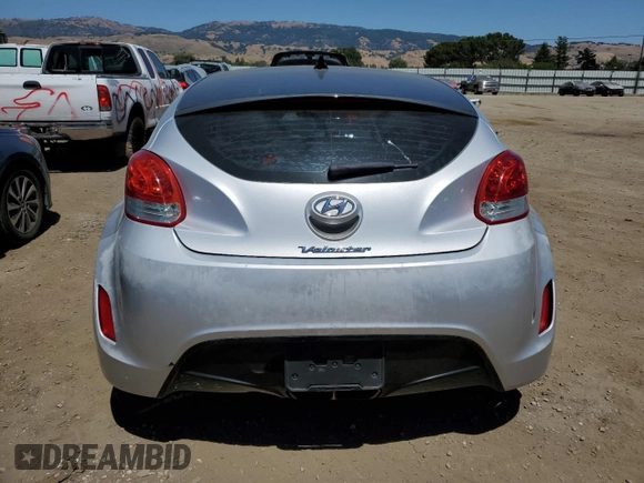 2013 Hyundai Veloster w/Gray Int z VIN KMHTC6AD9DU138719, wystawiony jako Copart lot #57494735 z przebiegiem 149 255 mil mil oraz Szkoda całkowita • Salvage title. Historia ofert i sprzedaży dostępna na DreamBid. Obrazek 6.