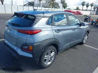 2020 Hyundai Kona SE with VIN KM8K1CAA7LU591838, listed as a IAAI auction lot 41789001 with 141,602 mi miles. Bid and sale history available at carsss.com. Image 4.