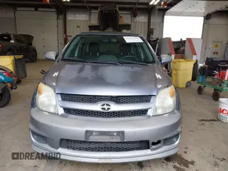 2006 Scion xA z VIN JTKKT624265011251, wystawiony jako IAAI lot #42312544 z przebiegiem 154 090 mil mil oraz . Historia ofert i sprzedaży dostępna na DreamBid. Obrazek 13.