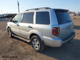 2007 Honda Pilot LX with VIN 5FNYF28197B018888, listed as a IAAI auction lot 41647146 with 176,767 mi miles. Bid and sale history available at carsss.com. Image 3.