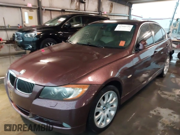 2006 BMW 3 Series 330xi with VIN WBAVD33526KV59403, listed as a IAAI auction lot 41908734 with 136,349 mi miles. Bid and sale history available at carsss.com. Image 2.
