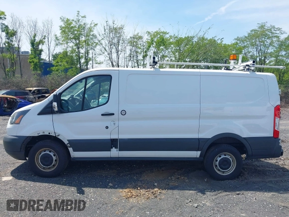 2016 Ford Transit Cargo z VIN 1FTYR1YM0GKB55605, wystawiony jako IAAI lot #42211489 z przebiegiem Nie podano mil oraz . Historia ofert i sprzedaży dostępna na DreamBid. Obrazek 14.