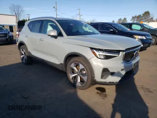 2024 Volvo XC40 Core Bright Theme с VIN YV4L12UK1R2233367, выставлен на аукционе Copart как лот 83046854 с пробегом 3 358 миль миль и Списание • Salvage title. История ставок и продаж доступна на DreamBid. Изображение 4.