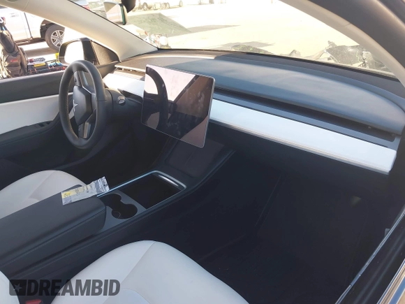 2022 Tesla Model Y Performance with VIN 7SAYGDEF0NF447541, listed as a IAAI auction lot 41762592 with 41,204 mi miles and . Bid and sale history available at DreamBid. Image 5.