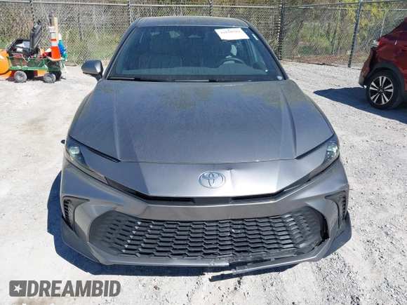 2025 Toyota Camry LE z VIN 4T1DAACK2SU566377, wystawiony jako IAAI lot #41818582 z przebiegiem 1 950 mil mil oraz . Historia ofert i sprzedaży dostępna na DreamBid. Obrazek 12.