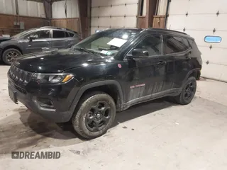 2023 Jeep Compass Trailhawk z VIN 3C4NJDDN5PT552364, wystawiony jako IAAI lot #41405314 z przebiegiem 20 823 mil mil oraz . Historia ofert i sprzedaży dostępna na DreamBid. Obrazek 2.