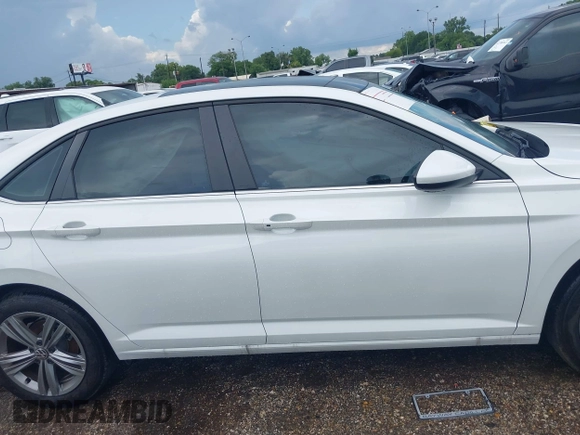 2024 Volkswagen Jetta SE with VIN 3VW7M7BU4RM097738, listed as a IAAI auction lot 42582290 with 2,598 mi miles and . Bid and sale history available at DreamBid. Image 13.