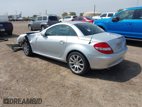 2007 Mercedes-Benz SLK 350 z VIN WDBWK56F47F140488, wystawiony jako IAAI lot #41911083 z przebiegiem 105 325 mil mil oraz . Historia ofert i sprzedaży dostępna na DreamBid. Obrazek 3.