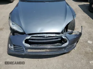 2013 Tesla Model S with VIN 5YJSA1AG9DFP04910, listed as a Copart auction lot 60827335 with 97,022 mi miles and Salvage title. Bid and sale history available at DreamBid. Image 11.