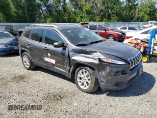 2017 Jeep Cherokee Latitude with VIN 1C4PJLCSXHW503344, listed as a Copart auction lot 53016925 with 95,358 mi miles and Salvage title. Bid and sale history available at DreamBid. Image 4.