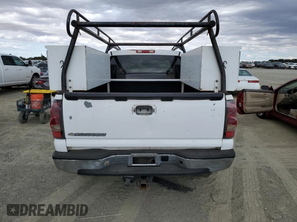 2006 Chevrolet Silverado 1500HD LT2 z VIN 1GCGK13U46F127367, wystawiony jako Copart lot #76842544 z przebiegiem 228 462 mil mil oraz Czysty tytuł • Clean title. Historia ofert i sprzedaży dostępna na DreamBid. Obrazek 6.