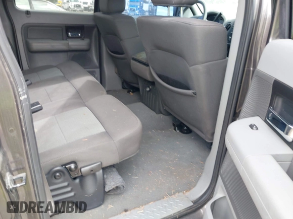 2006 Ford F-150 XLT z VIN 1FTPW14576FA26769, wystawiony jako IAAI lot #41896873 z przebiegiem 276 266 mil mil oraz . Historia ofert i sprzedaży dostępna na DreamBid. Obrazek 8.