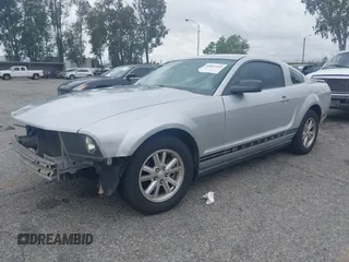 2007 Ford Mustang Deluxe with VIN 1ZVFT80N375282334, listed as a IAAI auction lot 42051959 with 207,901 mi miles. Bid and sale history available at carsss.com. Image 20.