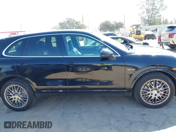 2012 Porsche Cayenne S Hybrid with VIN WP1AE2A23CLA93096, listed as a IAAI auction lot 41972843 with 79,139 mi miles. Bid and sale history available at carsss.com. Image 13.