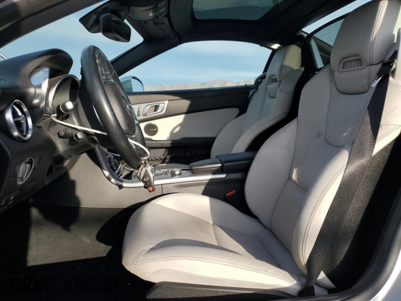 2016 Mercedes-Benz SLK 300 z VIN WDDPK3JA6GF121811, wystawiony jako Copart lot #87761705 z przebiegiem 27 272 mil mil oraz Szkoda całkowita • Salvage title. Historia ofert i sprzedaży dostępna na DreamBid. Obrazek 7.