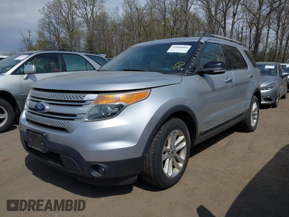 2011 Ford Explorer XLT with VIN 1FMHK7D88BGA64122, listed as a IAAI auction lot 42006804 with 201,067 mi miles and . Bid and sale history available at carsss.com. Image 2.