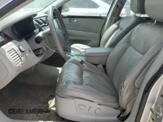 2008 Cadillac DTS 1SD z VIN 1G6KD57Y88U128497, wystawiony jako Copart lot #58138165 z przebiegiem 137 765 mil mil oraz Tytuł czysty. Historia ofert i sprzedaży dostępna na DreamBid. Obrazek 7.